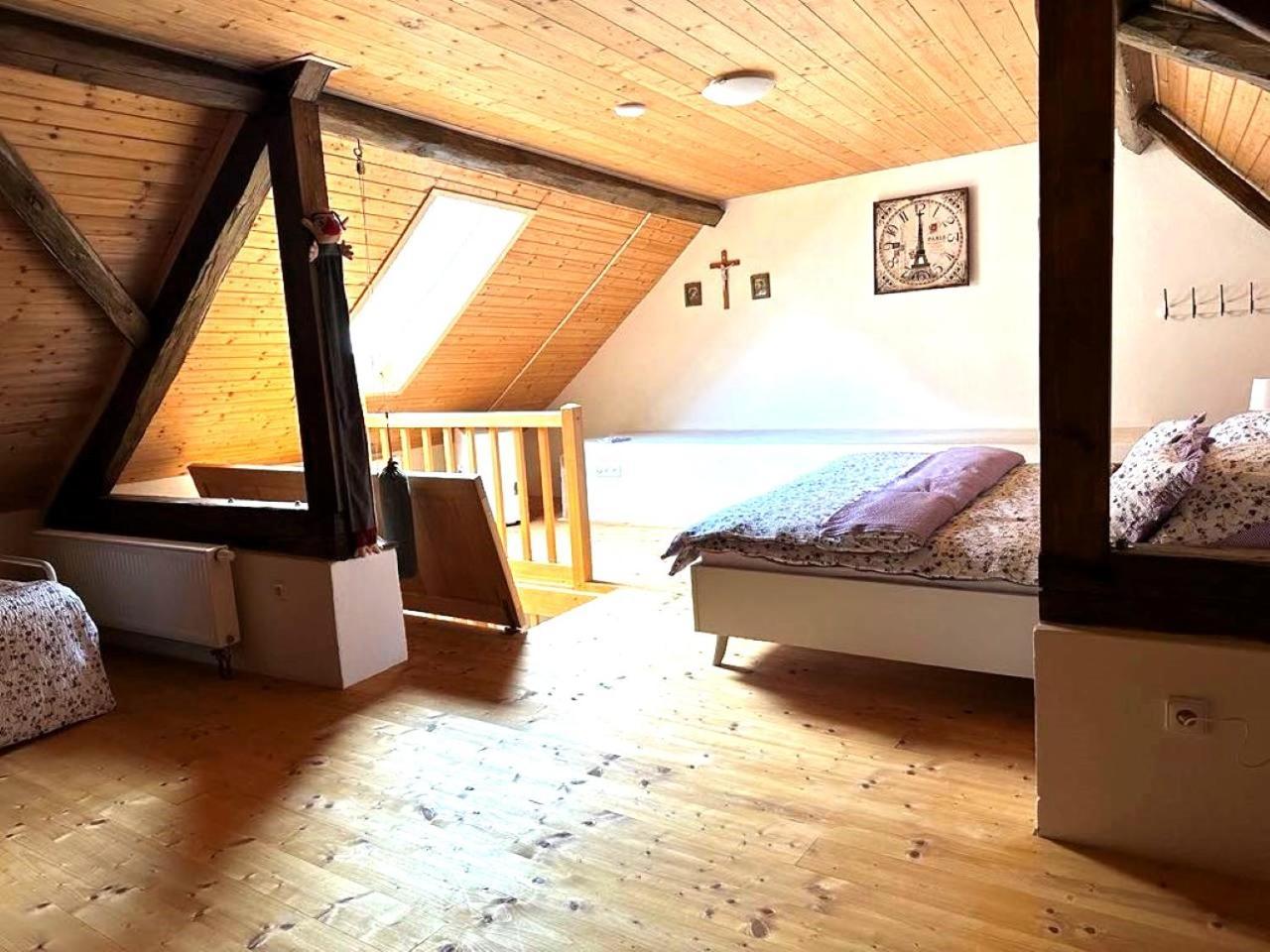 Penzion a hospoda Na statku Hluboká nad Vltavou Esterno foto
