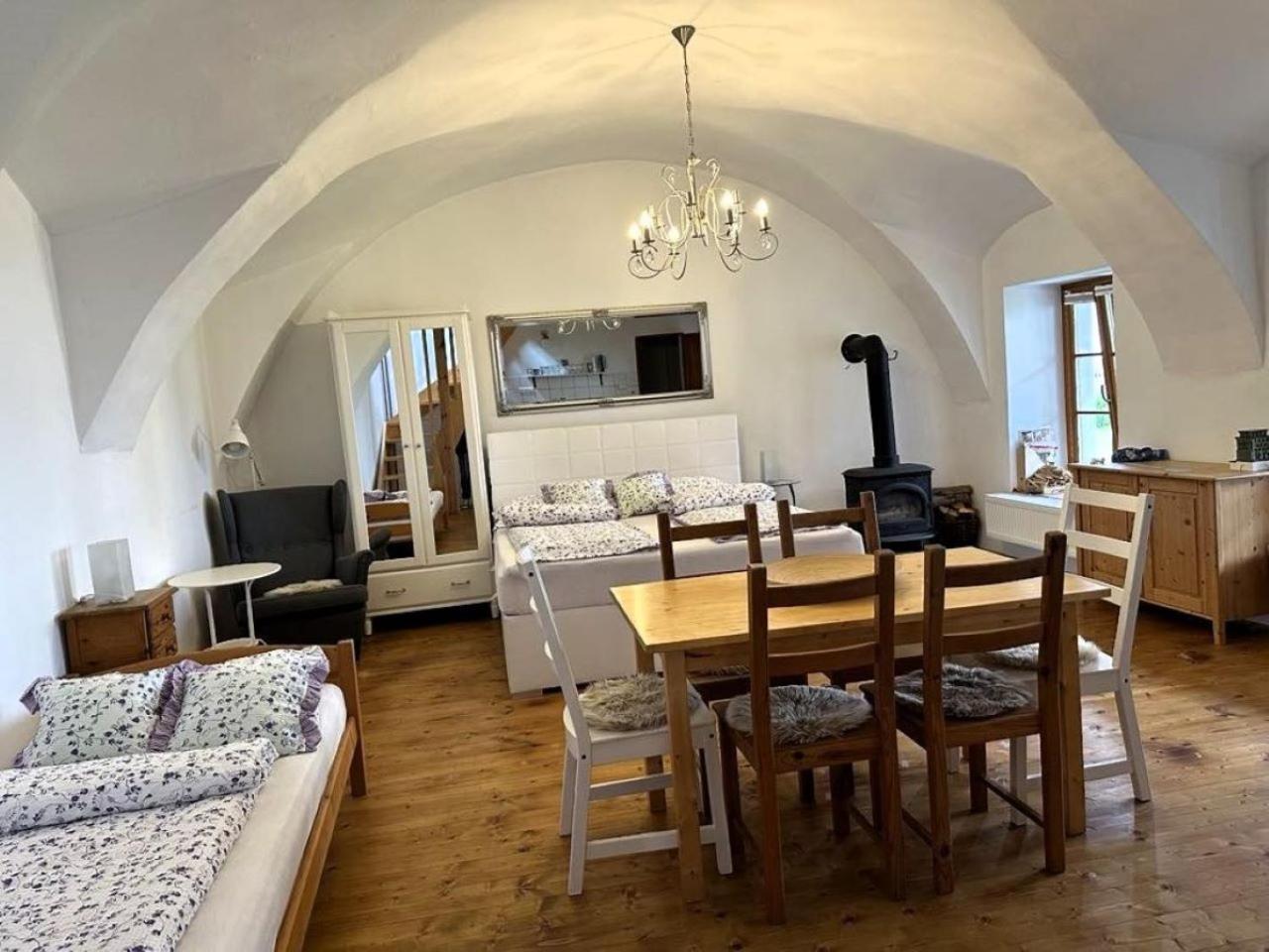 Penzion a hospoda Na statku Hluboká nad Vltavou Esterno foto